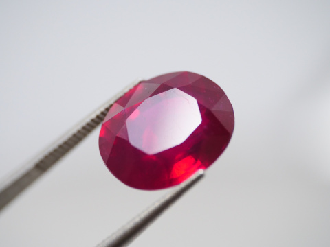 Rubin | 11,77ct | 13,82 x 12,1 x 7,69mm | Owal